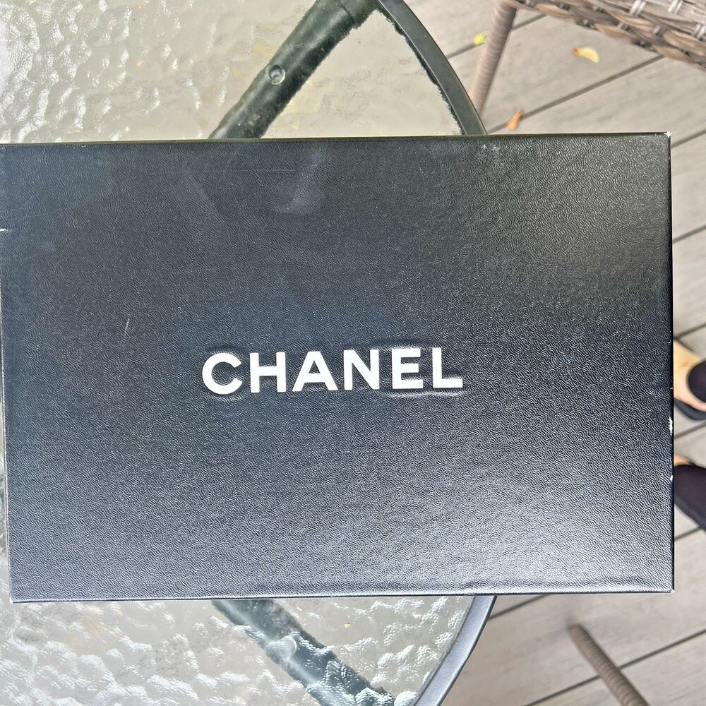 Vintage 1990s Chanel Patent Leather Cap-Toe Kitten Heels Gold Black  41 - Picture 15 of 16